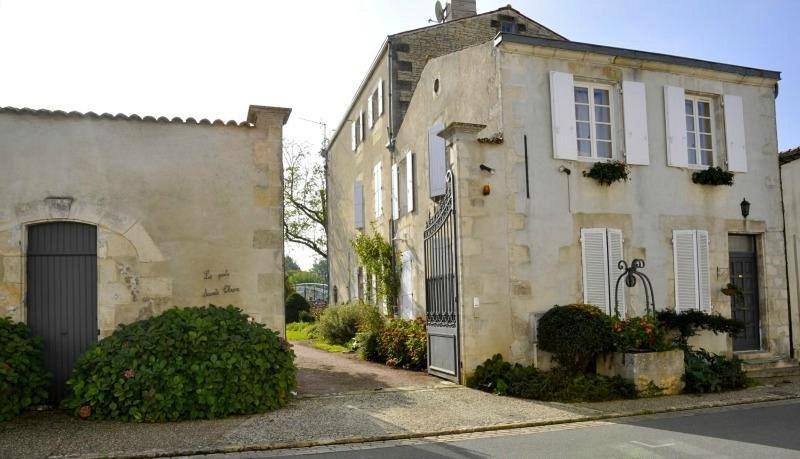 Bed and Breakfast Le Puits Sainte Claire à Courçon Extérieur photo