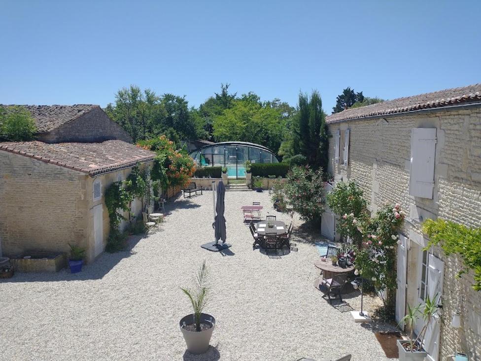 Bed and Breakfast Le Puits Sainte Claire à Courçon Extérieur photo