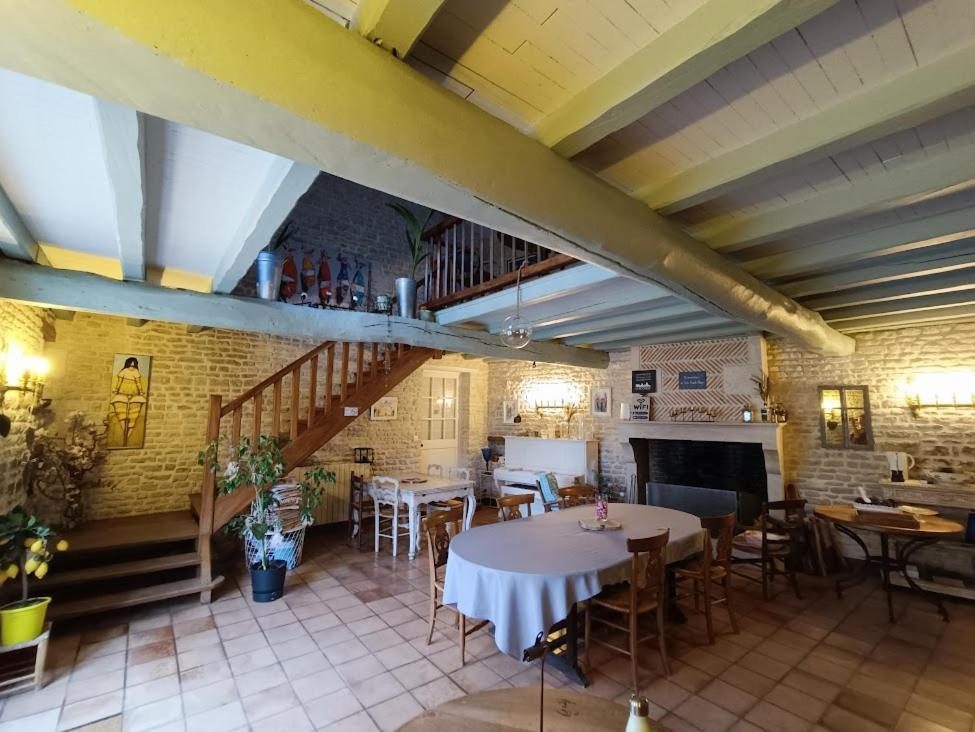 Bed and Breakfast Le Puits Sainte Claire à Courçon Extérieur photo