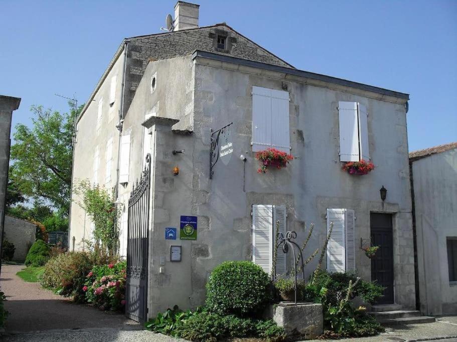 Bed and Breakfast Le Puits Sainte Claire à Courçon Extérieur photo