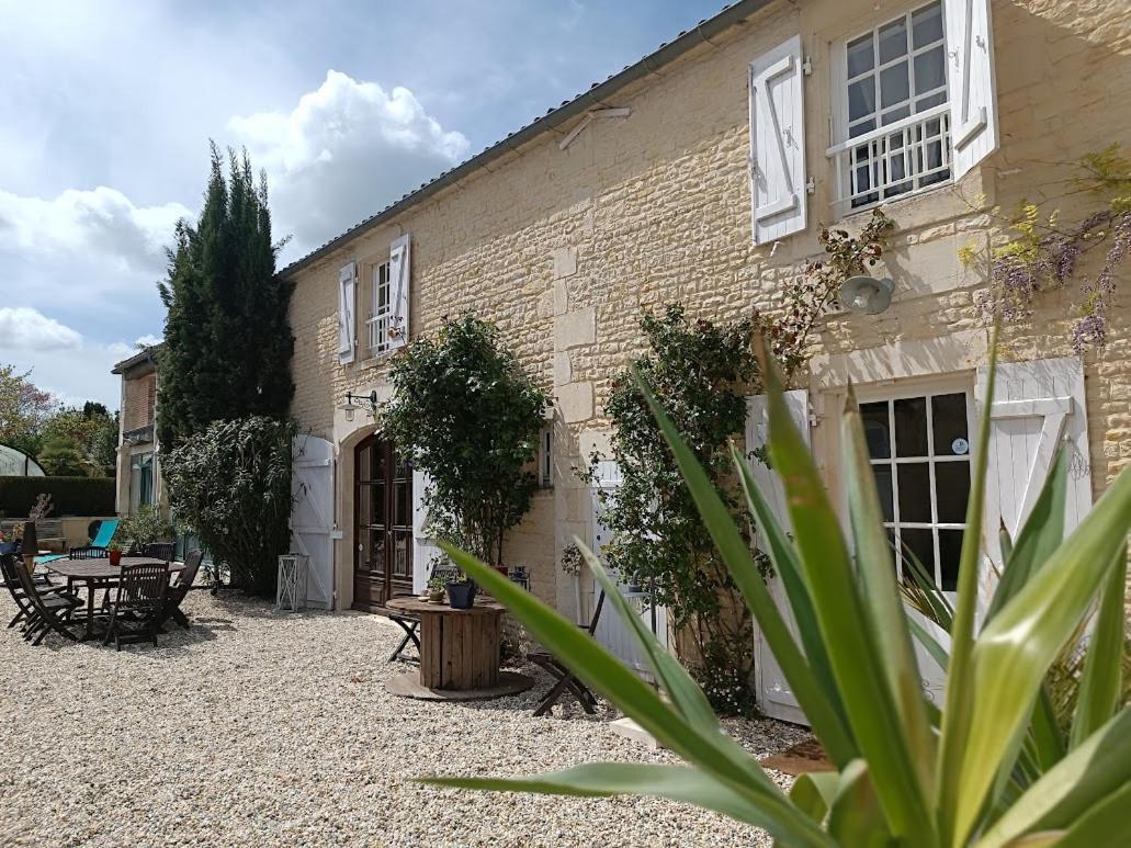 Bed and Breakfast Le Puits Sainte Claire à Courçon Extérieur photo