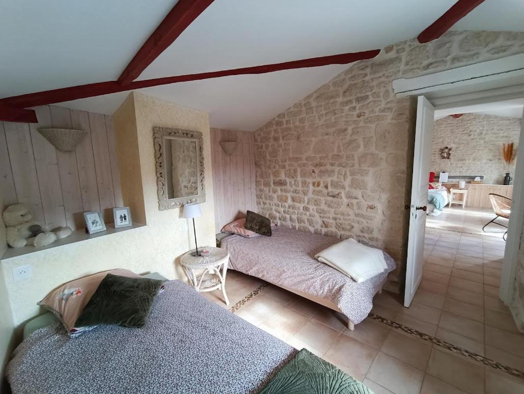 Bed and Breakfast Le Puits Sainte Claire à Courçon Extérieur photo